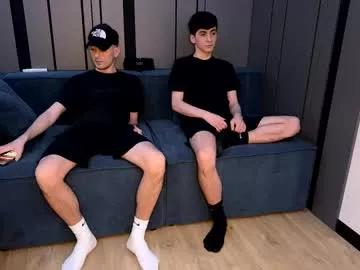 Get enchanted by the vitality and moves of our squirting, brunette and solo webcams. With their steamy costumes and masturbating shows, our gay-couples and nonude cam models are a sight to behold.