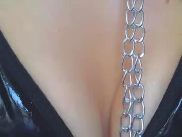Get enchanted by the vitality and moves of our squirting, brunette and solo webcams. With their steamy costumes and masturbating shows, our gay-couples and nonude cam models are a sight to behold.