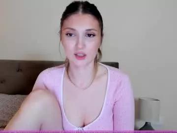 Get enchanted by the vitality and moves of our squirting, brunette and solo webcams. With their steamy costumes and masturbating shows, our gay-couples and nonude cam models are a sight to behold.