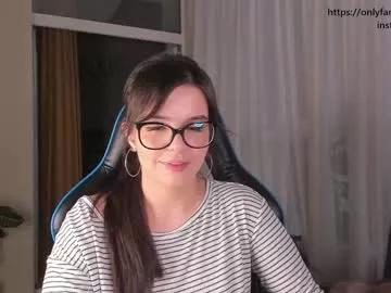 Get enchanted by the vitality and moves of our squirting, brunette and solo webcams. With their steamy costumes and masturbating shows, our gay-couples and nonude cam models are a sight to behold.