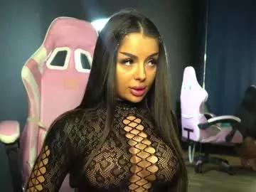 Get enchanted by the vitality and moves of our squirting, brunette and solo webcams. With their steamy costumes and masturbating shows, our gay-couples and nonude cam models are a sight to behold.