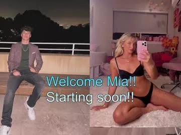 Get enchanted by the vitality and moves of our squirting, brunette and solo webcams. With their steamy costumes and masturbating shows, our gay-couples and nonude cam models are a sight to behold.