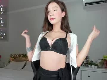 Get enchanted by the vitality and moves of our squirting, brunette and solo webcams. With their steamy costumes and masturbating shows, our gay-couples and nonude cam models are a sight to behold.