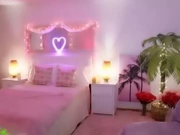 Get enchanted by the vitality and moves of our squirting, brunette and solo webcams. With their steamy costumes and masturbating shows, our gay-couples and nonude cam models are a sight to behold.