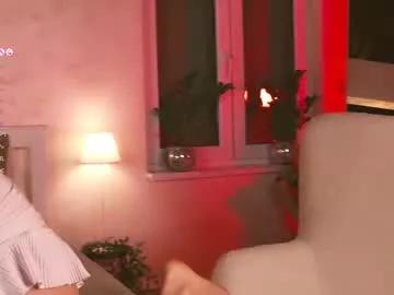 Get enchanted by the vitality and moves of our squirting, brunette and solo webcams. With their steamy costumes and masturbating shows, our gay-couples and nonude cam models are a sight to behold.