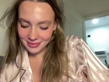 Get enchanted by the vitality and moves of our squirting, brunette and solo webcams. With their steamy costumes and masturbating shows, our gay-couples and nonude cam models are a sight to behold.