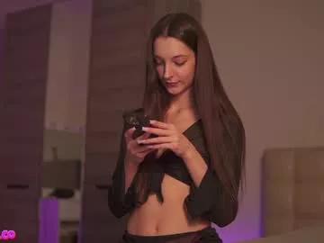 Get enchanted by the vitality and moves of our squirting, brunette and solo webcams. With their steamy costumes and masturbating shows, our gay-couples and nonude cam models are a sight to behold.