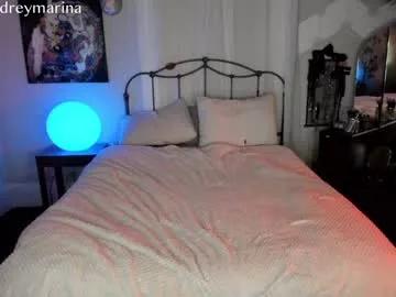 Get enchanted by the vitality and moves of our squirting, brunette and solo webcams. With their steamy costumes and masturbating shows, our gay-couples and nonude cam models are a sight to behold.