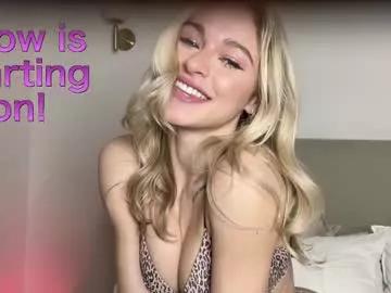 Get enchanted by the vitality and moves of our squirting, brunette and solo webcams. With their steamy costumes and masturbating shows, our gay-couples and nonude cam models are a sight to behold.