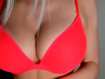 Get enchanted by the vitality and moves of our squirting, brunette and solo webcams. With their steamy costumes and masturbating shows, our gay-couples and nonude cam models are a sight to behold.