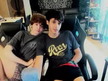 Get enchanted by the vitality and moves of our squirting, brunette and solo webcams. With their steamy costumes and masturbating shows, our gay-couples and nonude cam models are a sight to behold.