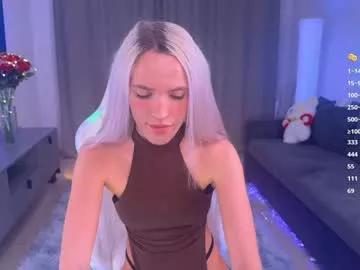 Get enchanted by the vitality and moves of our squirting, brunette and solo webcams. With their steamy costumes and masturbating shows, our gay-couples and nonude cam models are a sight to behold.