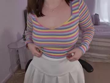 Get enchanted by the vitality and moves of our squirting, brunette and solo webcams. With their steamy costumes and masturbating shows, our gay-couples and nonude cam models are a sight to behold.