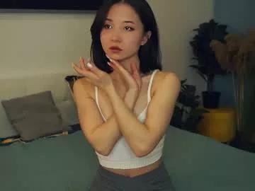Get enchanted by the vitality and moves of our squirting, brunette and solo webcams. With their steamy costumes and masturbating shows, our gay-couples and nonude cam models are a sight to behold.