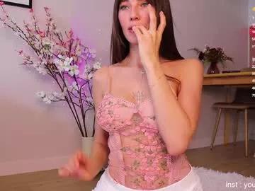 Get enchanted by the vitality and moves of our squirting, brunette and solo webcams. With their steamy costumes and masturbating shows, our gay-couples and nonude cam models are a sight to behold.