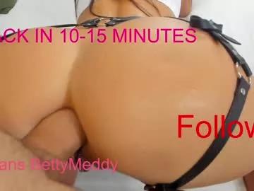 Get enchanted by the vitality and moves of our squirting, brunette and solo webcams. With their steamy costumes and masturbating shows, our gay-couples and nonude cam models are a sight to behold.