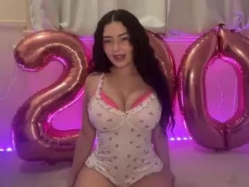 Get enchanted by the vitality and moves of our squirting, brunette and solo webcams. With their steamy costumes and masturbating shows, our gay-couples and nonude cam models are a sight to behold.