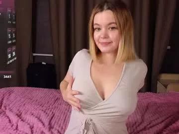 Get enchanted by the vitality and moves of our squirting, brunette and solo webcams. With their steamy costumes and masturbating shows, our gay-couples and nonude cam models are a sight to behold.