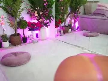 Girls: Stay up-to-date with the new immersive cumshows range and check-out the cutest escorts exhibit their wet clitoris and sweet physiques as they strip off and climax.