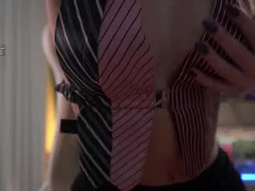 Get enchanted by the vitality and moves of our squirting, brunette and solo webcams. With their steamy costumes and masturbating shows, our gay-couples and nonude cam models are a sight to behold.