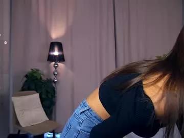 Get enchanted by the vitality and moves of our squirting, brunette and solo webcams. With their steamy costumes and masturbating shows, our gay-couples and nonude cam models are a sight to behold.