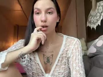 Get enchanted by the vitality and moves of our squirting, brunette and solo webcams. With their steamy costumes and masturbating shows, our gay-couples and nonude cam models are a sight to behold.
