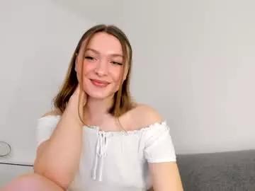 Get enchanted by the vitality and moves of our squirting, brunette and solo webcams. With their steamy costumes and masturbating shows, our gay-couples and nonude cam models are a sight to behold.