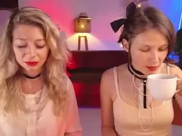 Get enchanted by the vitality and moves of our squirting, brunette and solo webcams. With their steamy costumes and masturbating shows, our gay-couples and nonude cam models are a sight to behold.