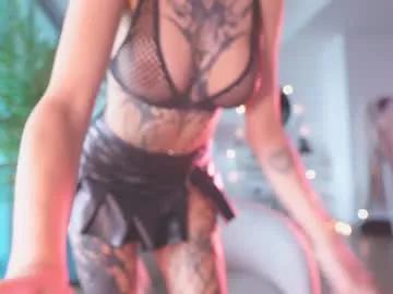 Get enchanted by the vitality and moves of our squirting, brunette and solo webcams. With their steamy costumes and masturbating shows, our gay-couples and nonude cam models are a sight to behold.