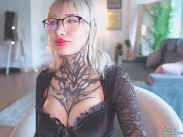 Get enchanted by the vitality and moves of our squirting, brunette and solo webcams. With their steamy costumes and masturbating shows, our gay-couples and nonude cam models are a sight to behold.