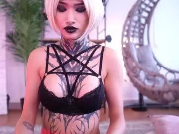 Get enchanted by the vitality and moves of our squirting, brunette and solo webcams. With their steamy costumes and masturbating shows, our gay-couples and nonude cam models are a sight to behold.