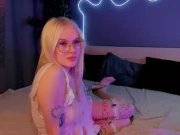 Girls: Stay up-to-date with the new immersive cumshows range and check-out the cutest escorts exhibit their wet clitoris and sweet physiques as they strip off and climax.