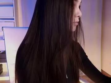 Get enchanted by the vitality and moves of our squirting, brunette and solo webcams. With their steamy costumes and masturbating shows, our gay-couples and nonude cam models are a sight to behold.