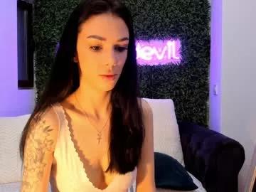 Get enchanted by the vitality and moves of our squirting, brunette and solo webcams. With their steamy costumes and masturbating shows, our gay-couples and nonude cam models are a sight to behold.