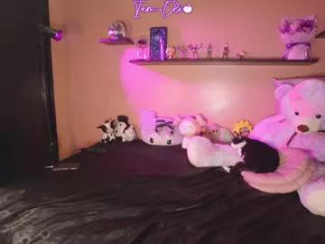 Get enchanted by the vitality and moves of our squirting, brunette and solo webcams. With their steamy costumes and masturbating shows, our gay-couples and nonude cam models are a sight to behold.