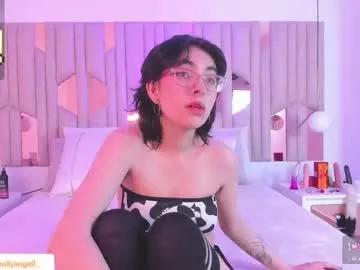 Girls: Stay up-to-date with the new immersive cumshows range and check-out the cutest escorts exhibit their wet clitoris and sweet physiques as they strip off and climax.