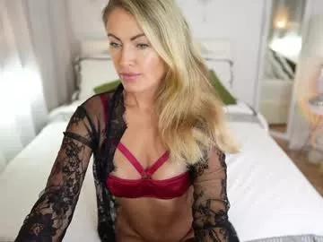 Get enchanted by the vitality and moves of our squirting, brunette and solo webcams. With their steamy costumes and masturbating shows, our gay-couples and nonude cam models are a sight to behold.
