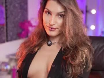 Get enchanted by the vitality and moves of our squirting, brunette and solo webcams. With their steamy costumes and masturbating shows, our gay-couples and nonude cam models are a sight to behold.