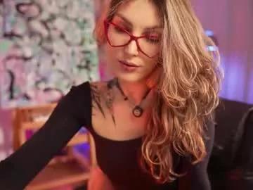 Get enchanted by the vitality and moves of our squirting, brunette and solo webcams. With their steamy costumes and masturbating shows, our gay-couples and nonude cam models are a sight to behold.