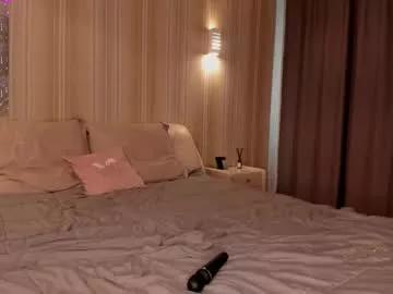 Girls: Stay up-to-date with the new immersive cumshows range and check-out the cutest escorts exhibit their wet clitoris and sweet physiques as they strip off and climax.