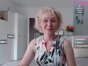 Get enchanted by the vitality and moves of our squirting, brunette and solo webcams. With their steamy costumes and masturbating shows, our gay-couples and nonude cam models are a sight to behold.