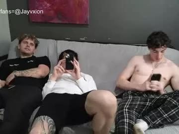 Get enchanted by the vitality and moves of our squirting, brunette and solo webcams. With their steamy costumes and masturbating shows, our gay-couples and nonude cam models are a sight to behold.