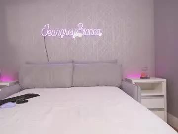 Get enchanted by the vitality and moves of our squirting, brunette and solo webcams. With their steamy costumes and masturbating shows, our gay-couples and nonude cam models are a sight to behold.