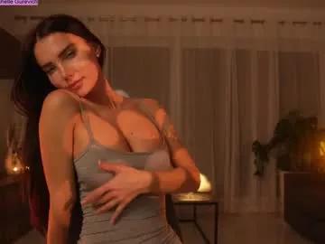 Get enchanted by the vitality and moves of our squirting, brunette and solo webcams. With their steamy costumes and masturbating shows, our gay-couples and nonude cam models are a sight to behold.