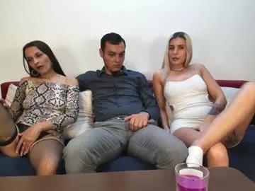 Get enchanted by the vitality and moves of our squirting, brunette and solo webcams. With their steamy costumes and masturbating shows, our gay-couples and nonude cam models are a sight to behold.