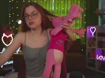 Get enchanted by the vitality and moves of our squirting, brunette and solo webcams. With their steamy costumes and masturbating shows, our gay-couples and nonude cam models are a sight to behold.