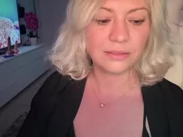 Get enchanted by the vitality and moves of our squirting, brunette and solo webcams. With their steamy costumes and masturbating shows, our gay-couples and nonude cam models are a sight to behold.