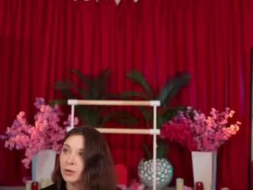 Get enchanted by the vitality and moves of our squirting, brunette and solo webcams. With their steamy costumes and masturbating shows, our gay-couples and nonude cam models are a sight to behold.