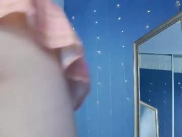 Get enchanted by the vitality and moves of our squirting, brunette and solo webcams. With their steamy costumes and masturbating shows, our gay-couples and nonude cam models are a sight to behold.