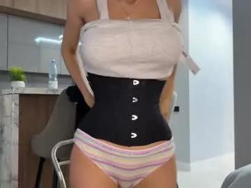 Get enchanted by the vitality and moves of our squirting, brunette and solo webcams. With their steamy costumes and masturbating shows, our gay-couples and nonude cam models are a sight to behold.